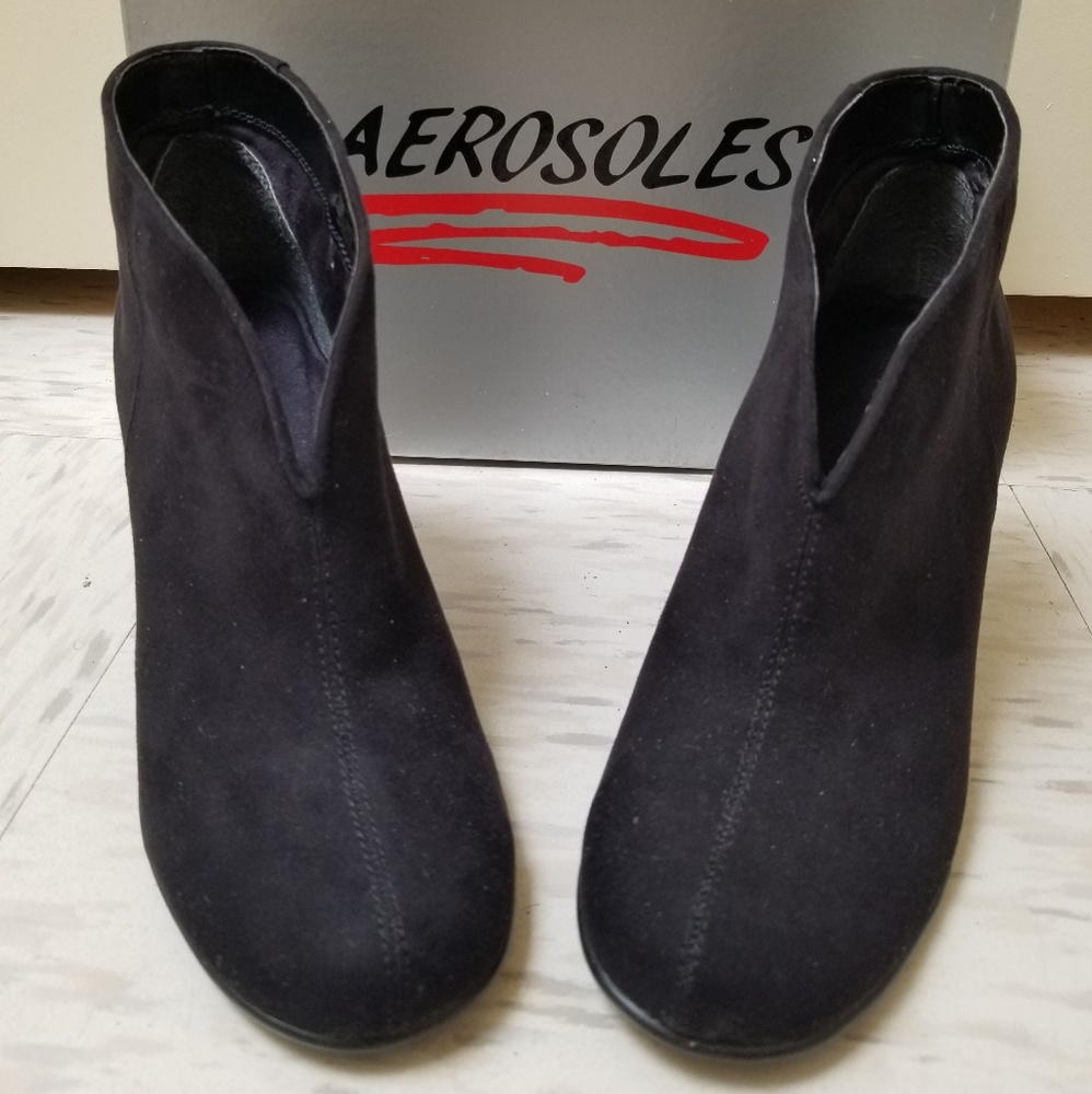 2 pair EUC Aerosoles soft faux suede ankle booties